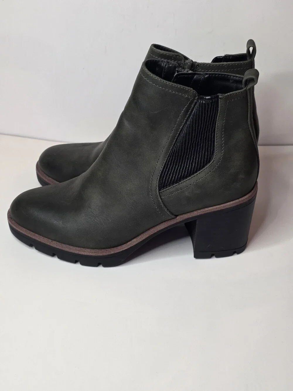 Naturalizer good used